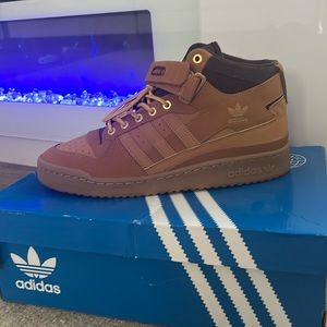 Adidas forum mid